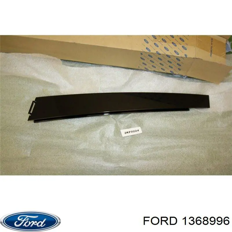 1368996 Ford moldura de puerta delantera derecha vertical