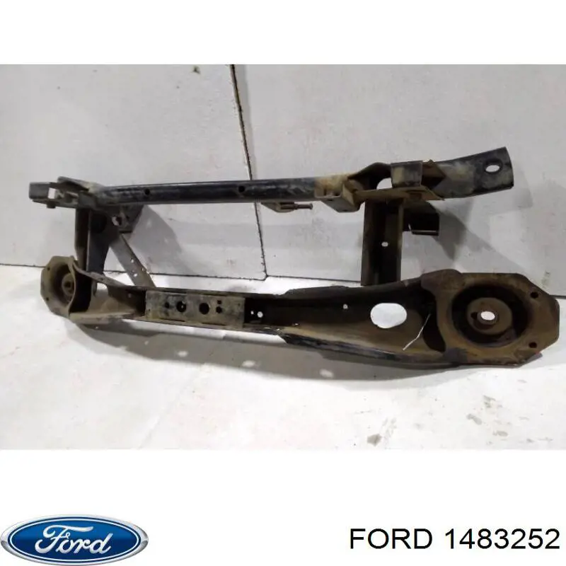 1306772 Ford subchasis trasero soporte motor