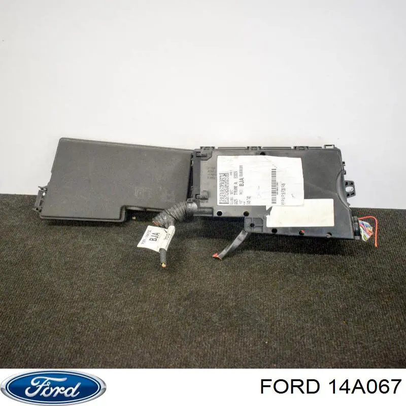 Caja de fusibles 14A067 Ford