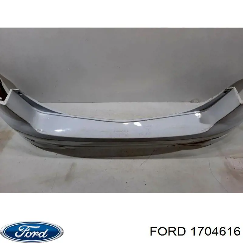 1704616 Ford Defensa trasero
