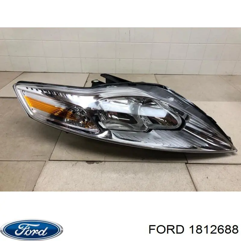 1812688 Ford faro derecho