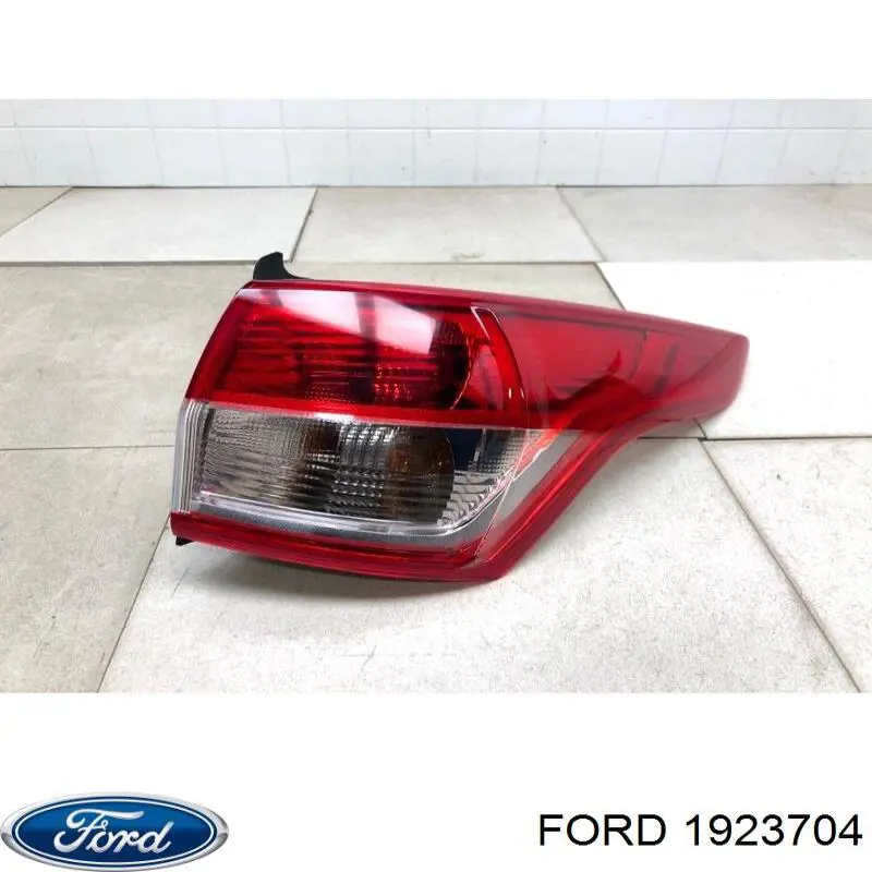 1923704 Ford Piloto trasero exterior derecho