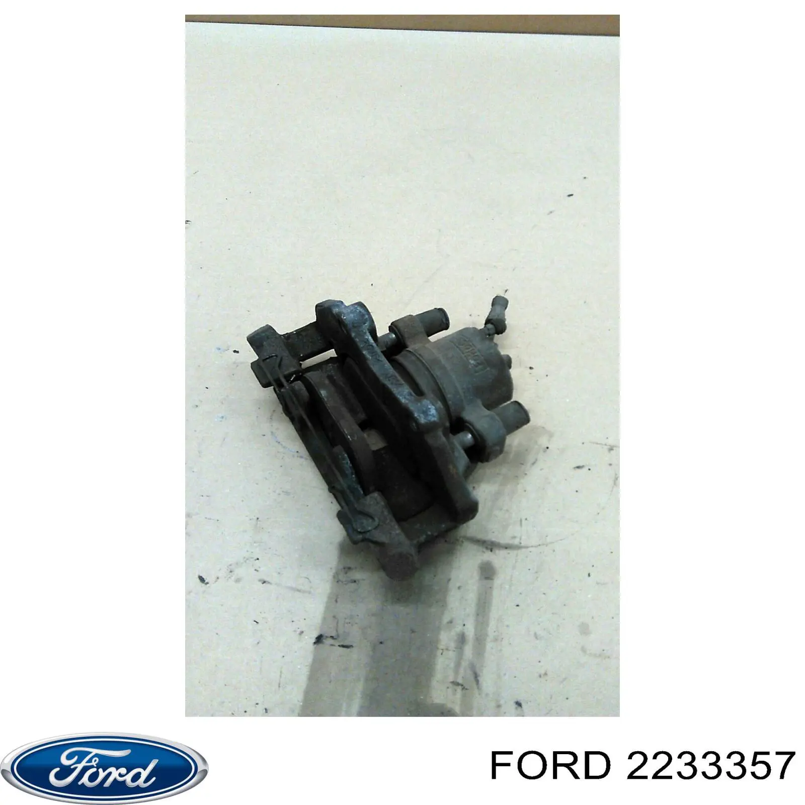 2233357 Ford soporte de radiador inferior (panel de montaje para foco)