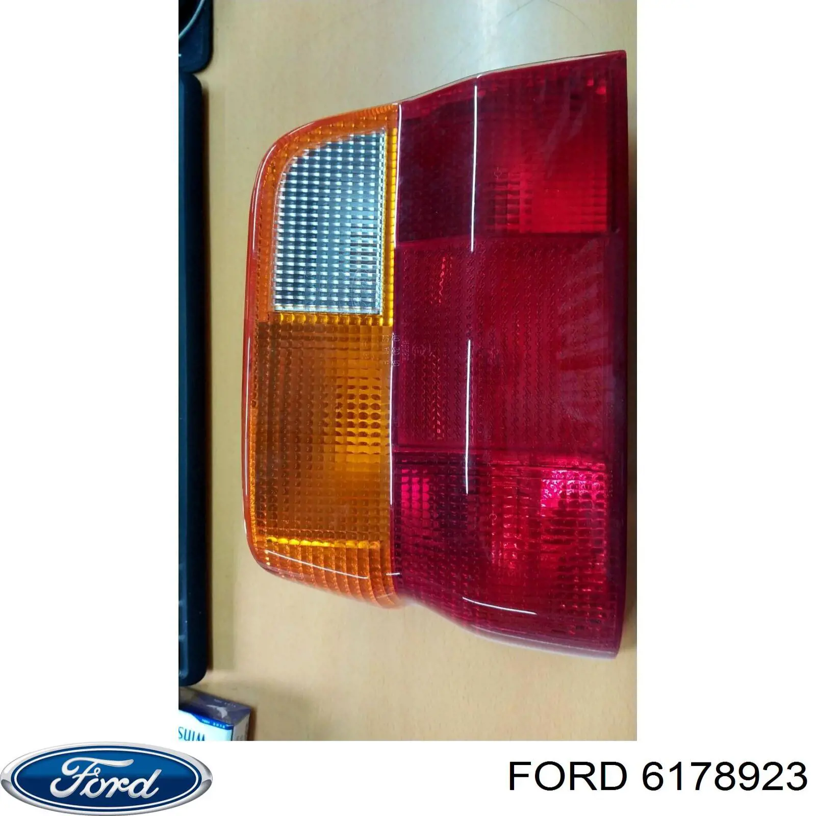 1664791 Ford piloto posterior izquierdo