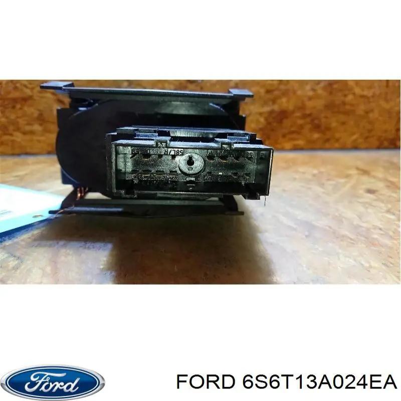Interruptor de luces en el tablero Ford 6S6T13A024EA