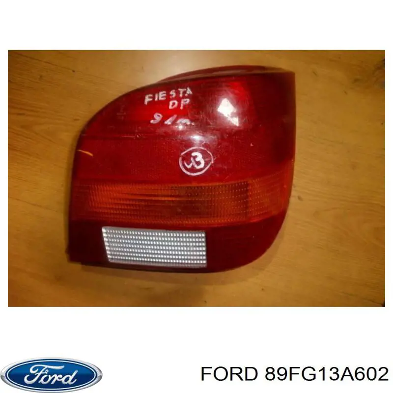 7070864 Ford piloto posterior derecho