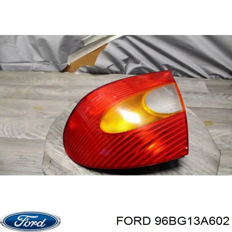 Comprar 1119437 Ford Piloto trasero derecho