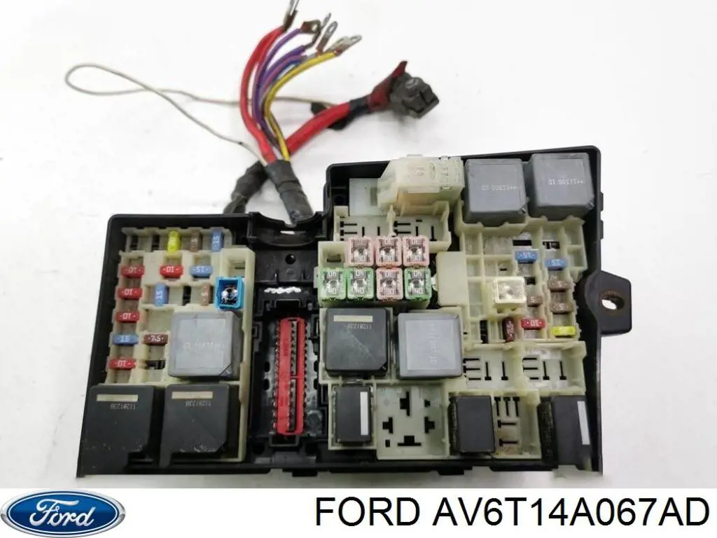 Caja fusibles Ford AV6T14A067AD precio, desde 88,57 EUR