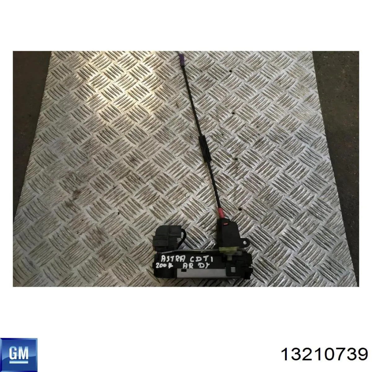 Cerradura de la puerta trasera derecha 13210739 General Motors
