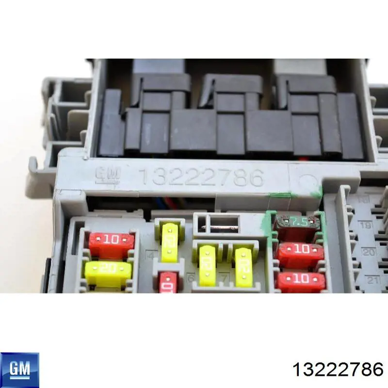 13222786 General Motors Caja de relés y fusibles