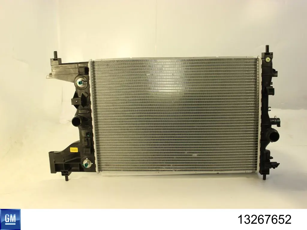 Radiador 13267652 General Motors