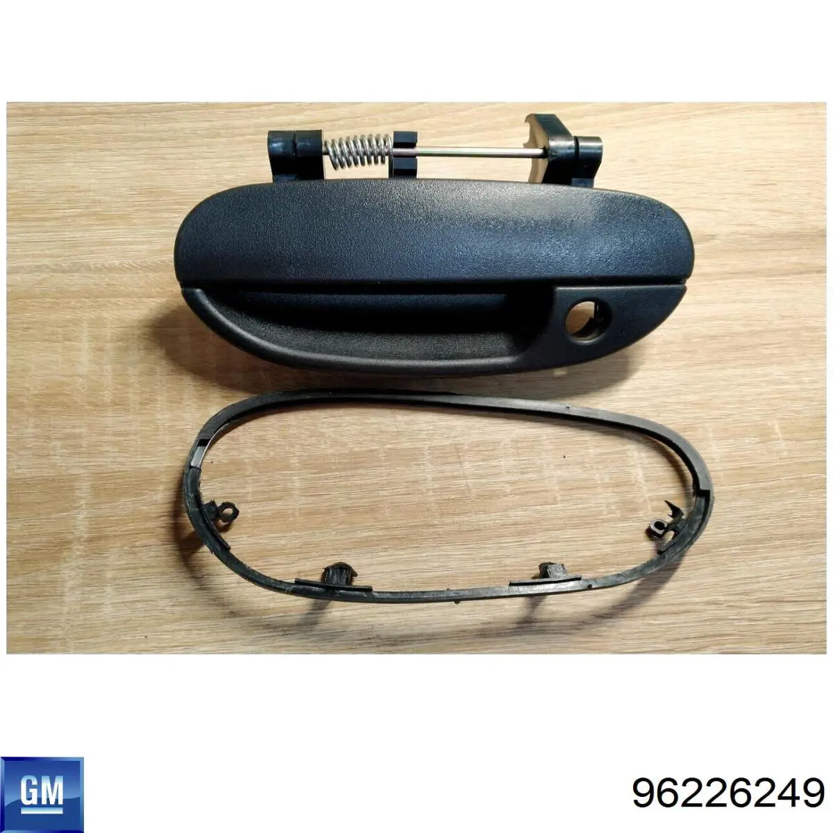 Manija exterior izquierda de puerta delantera General Motors 96226249