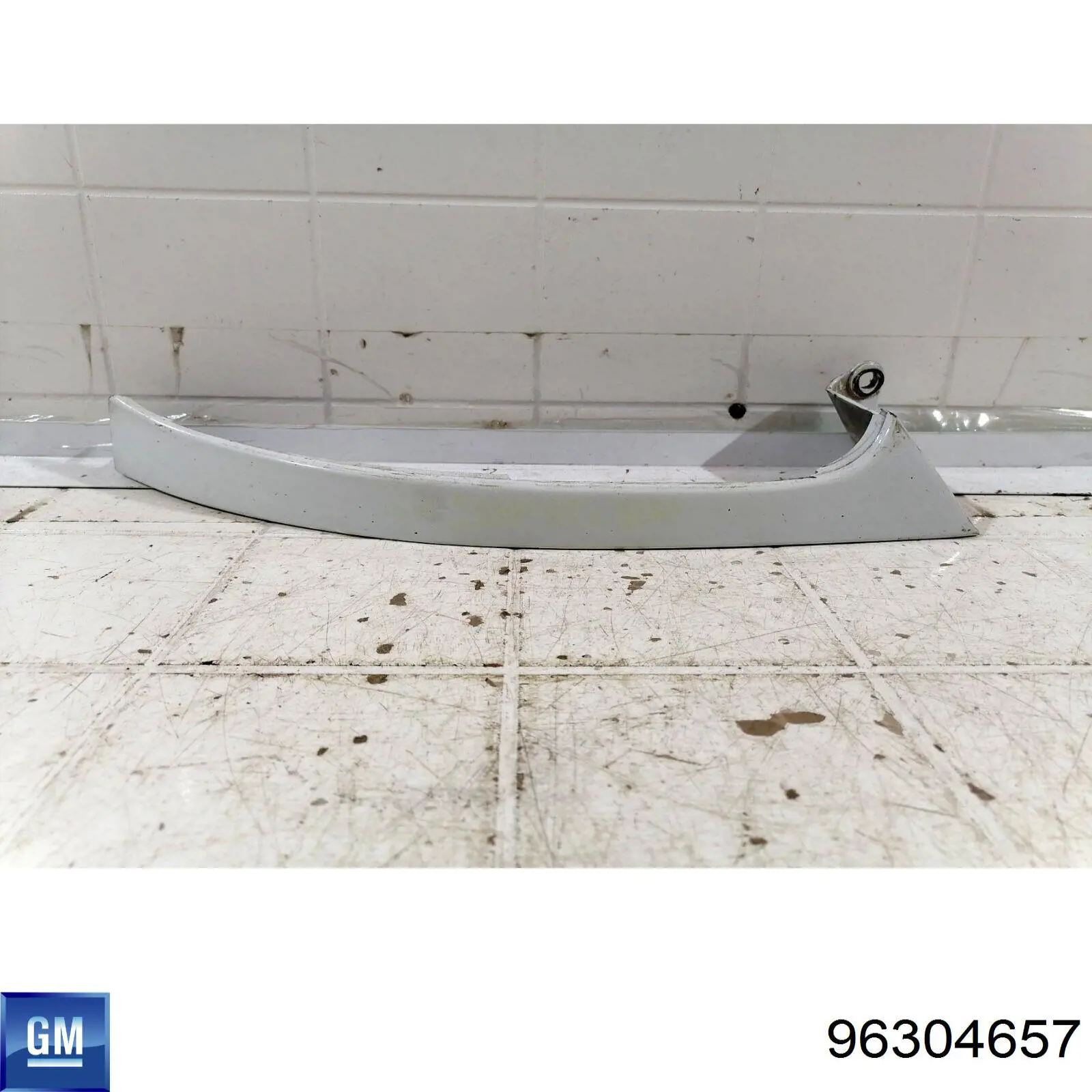 Comprar 96304657 General Motors Pestaña del faro derecho