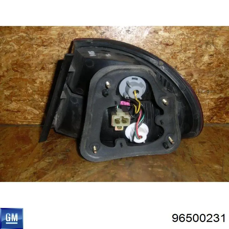 Piloto trasero exterior izquierdo LKR052 Magneti Marelli