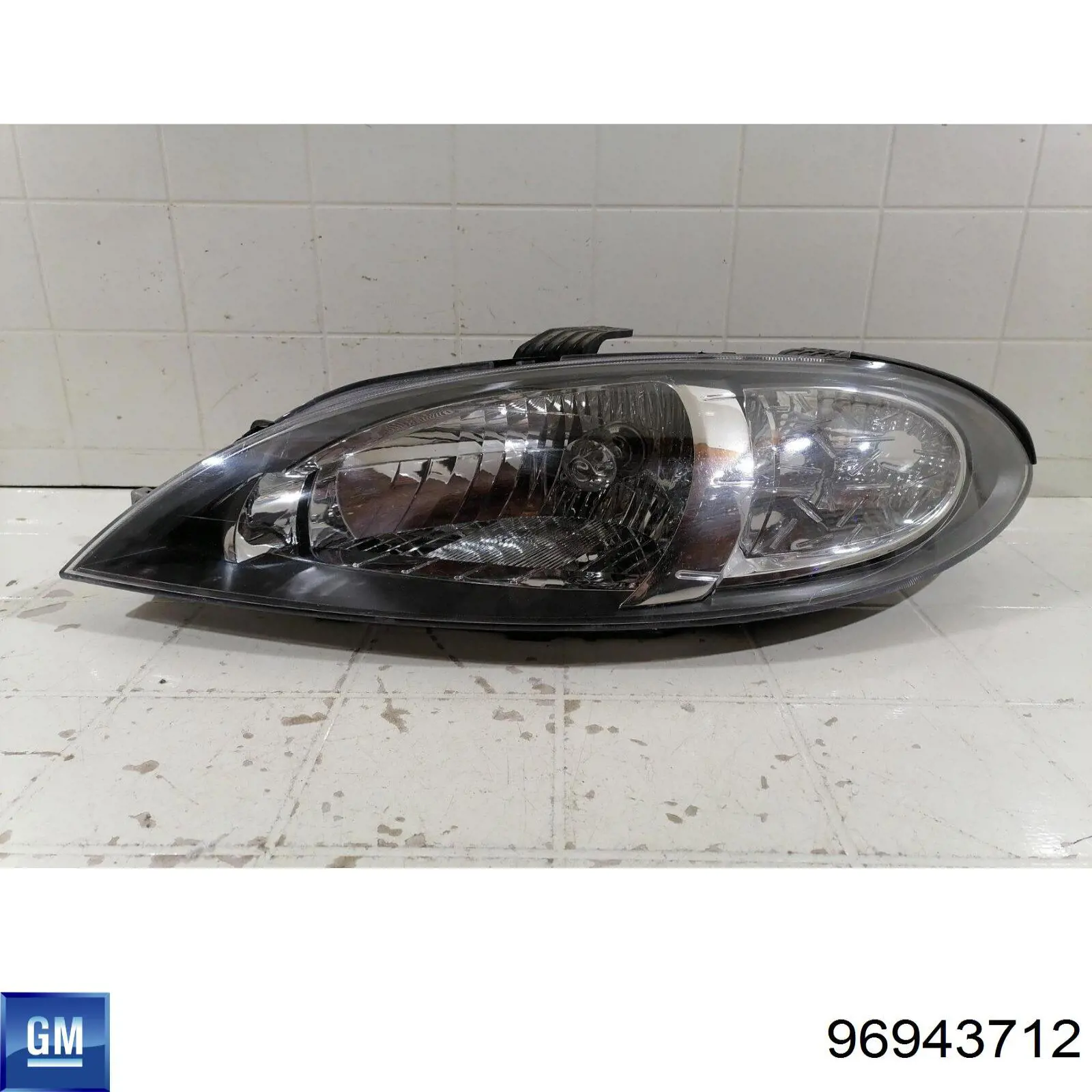 96943712 General Motors Faros