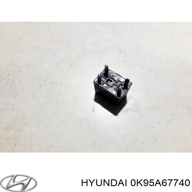Caja de fusibles trasera interior 0K95A67740 Hyundai/Kia
