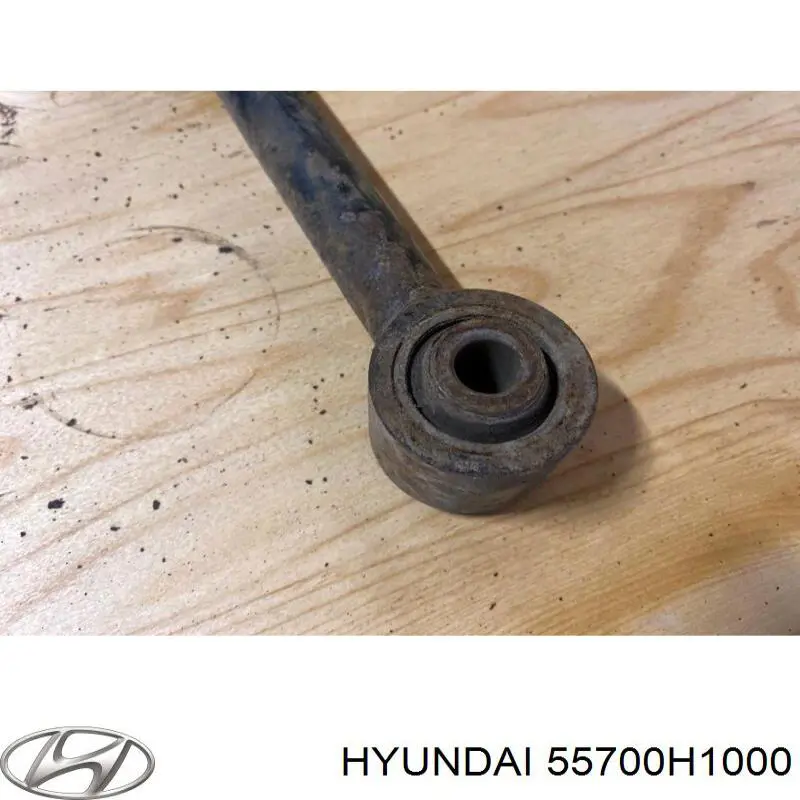 55700H1000 Hyundai/Kia barra transversal de suspensión trasera