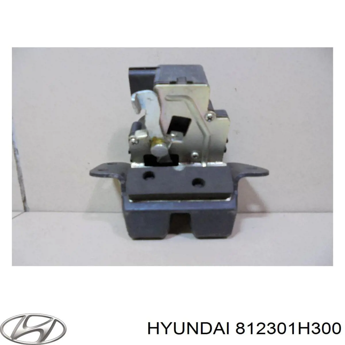 Cerradura de maletero 812301H300 Hyundai/Kia