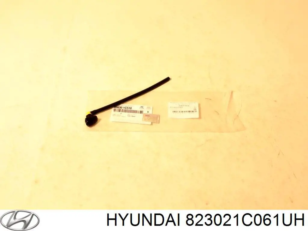 823021C061UH Hyundai/Kia guarnecido de puerta delantera derecha