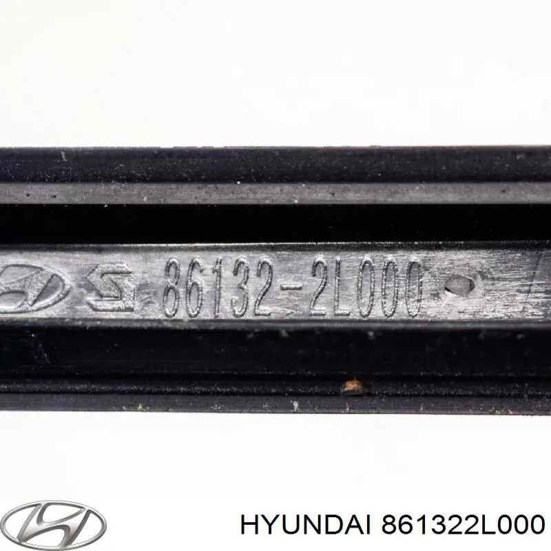 861322L000 Hyundai/Kia moldura de parabrisas derecha