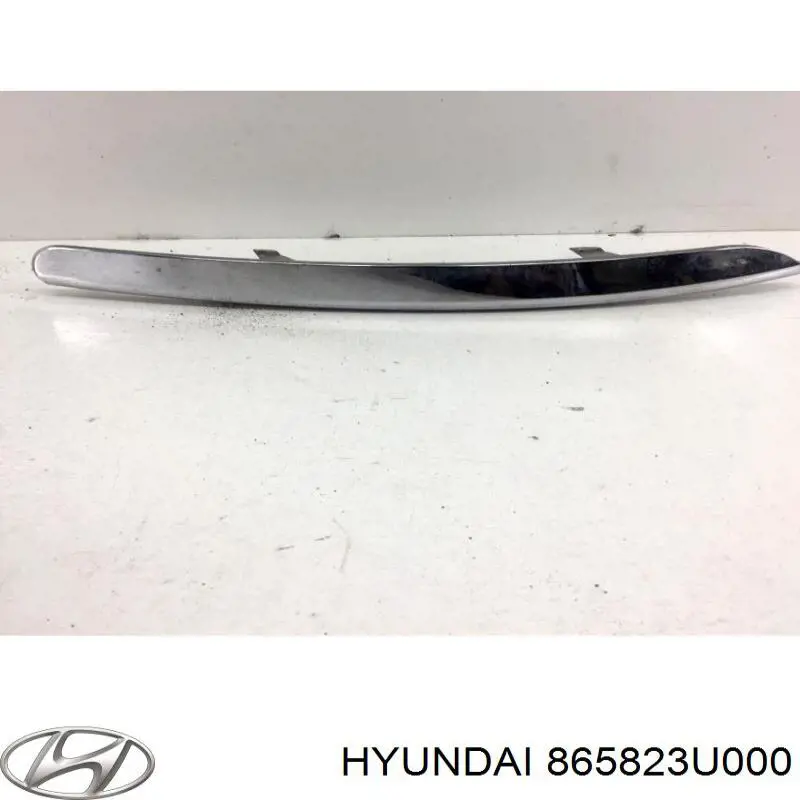 865823u000 Hyundai/Kia moldura de parachoques delantero derecho