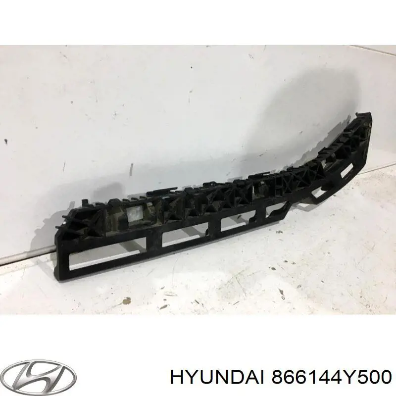 866144Y500 Hyundai/Kia soporte de parachoques trasero derecho