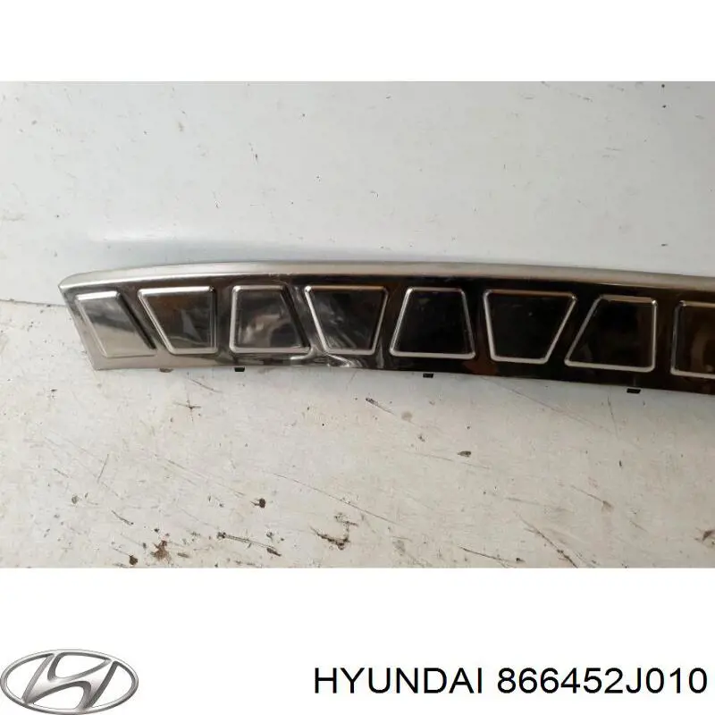 866452J010 Hyundai/Kia Protector superior del parachoques trasero (estribo)