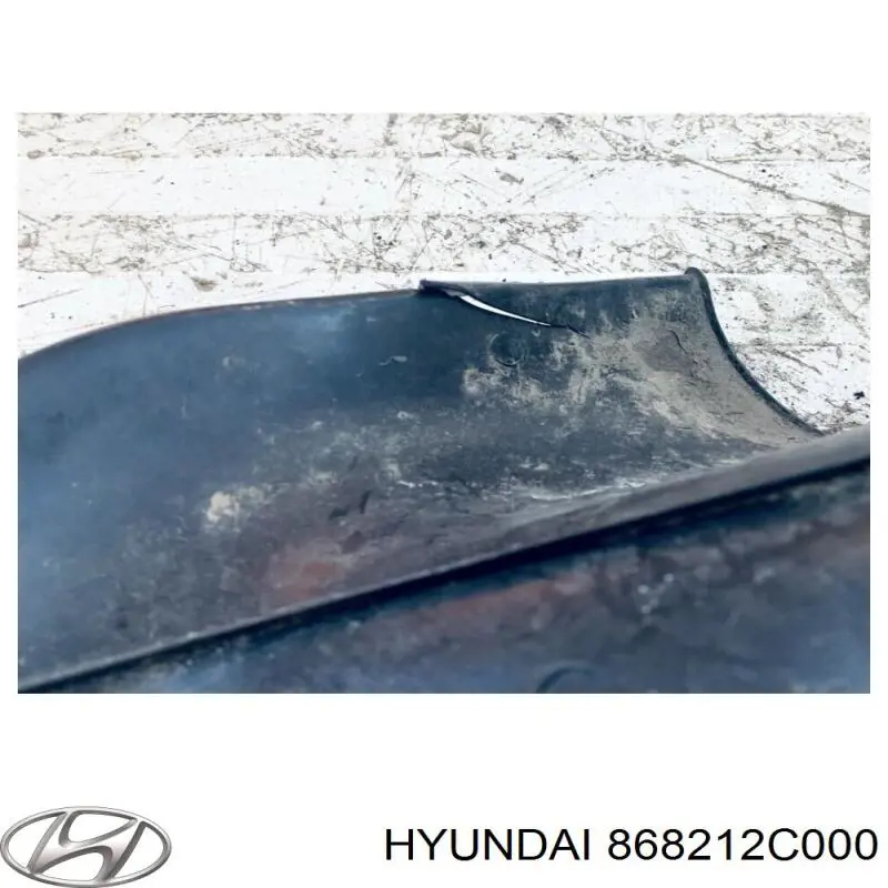 868212C000 Hyundai/Kia guardabarros interior, aleta trasera, izquierdo trasero
