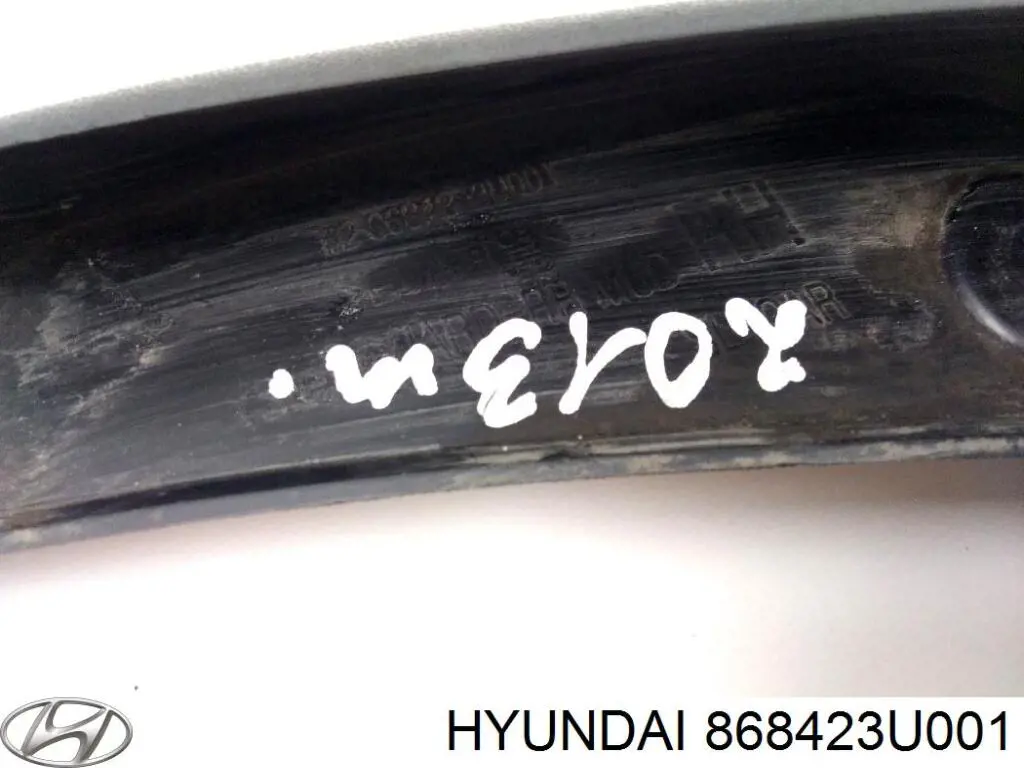 868423U001 Hyundai/Kia faldilla guardabarro trasera derecha