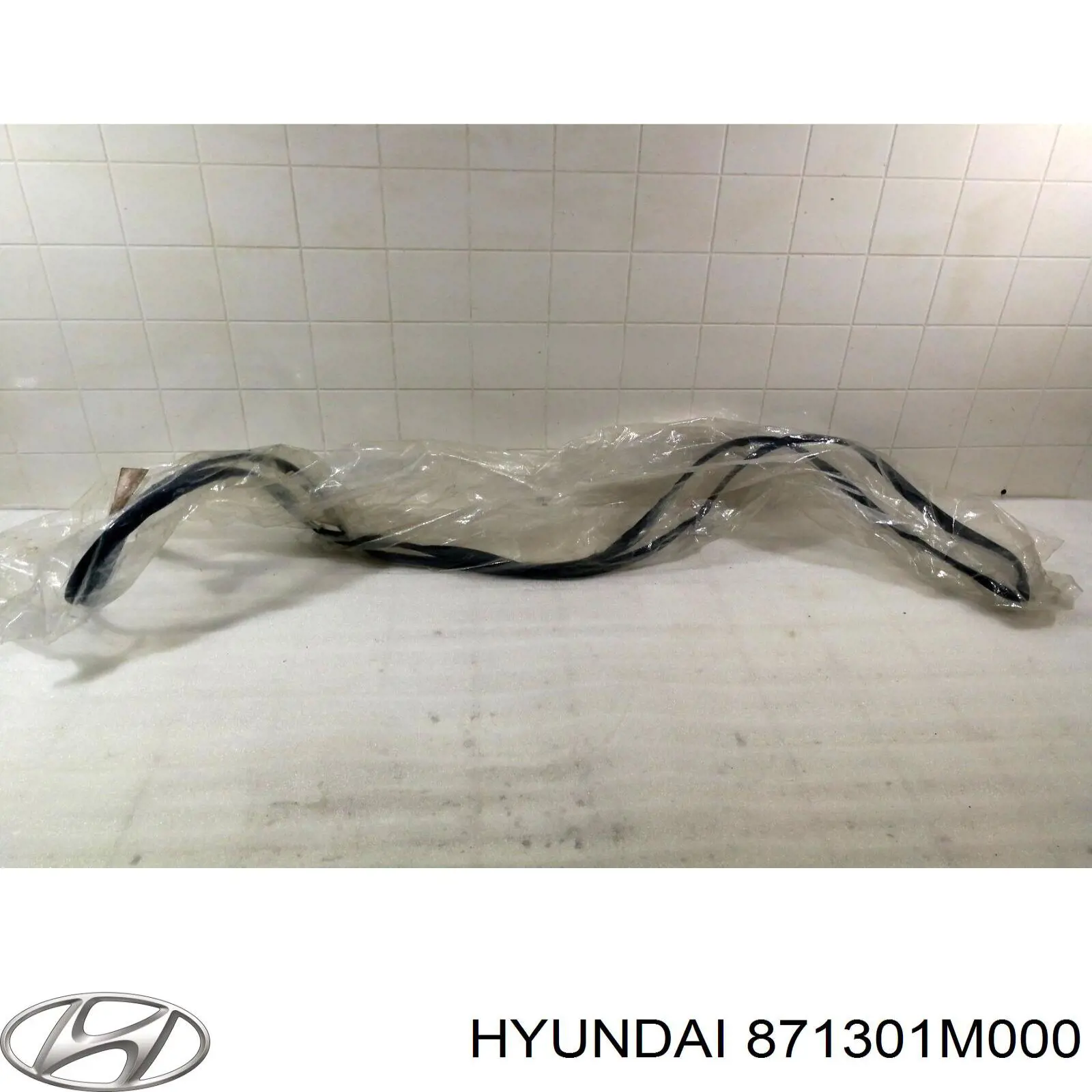871301M000 Hyundai/Kia Moldura de cristal trasero