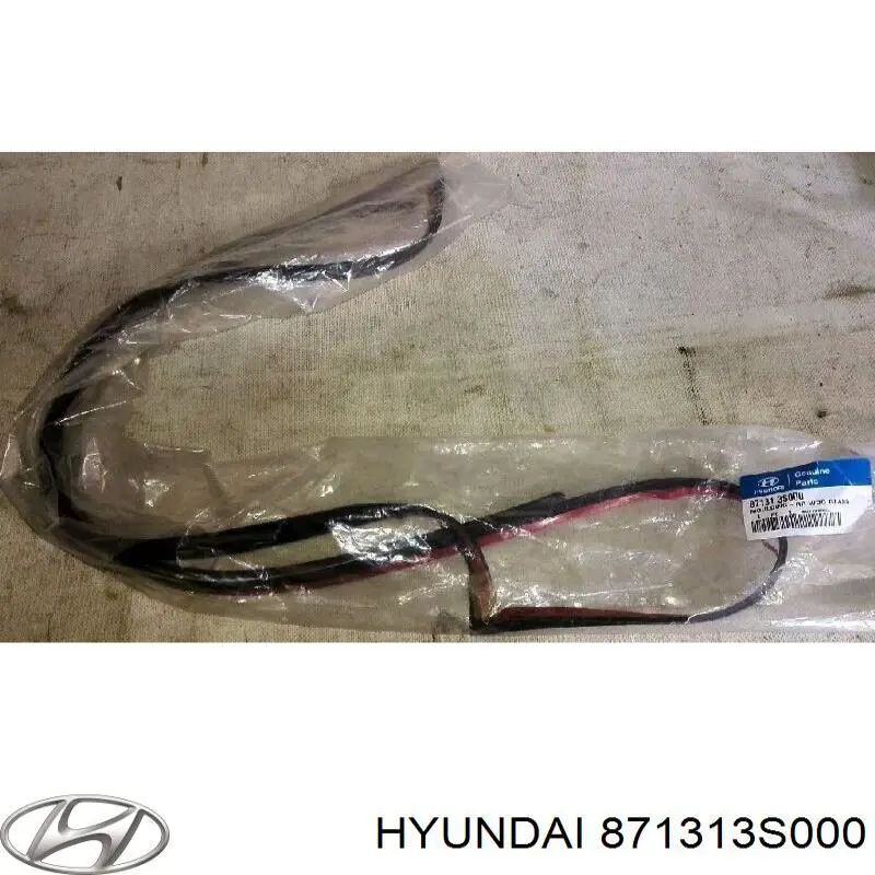 871313S000 Hyundai/Kia moldura de luneta trasera