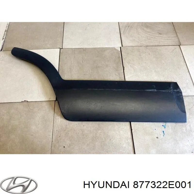 877322E001 Hyundai/Kia moldura de puerta trasera izquierda