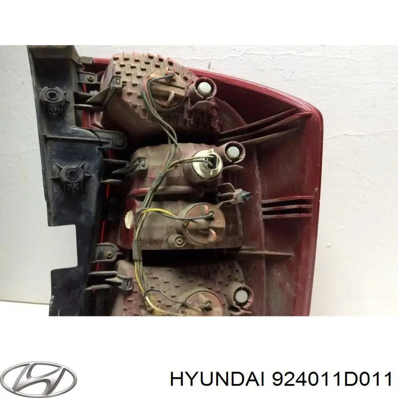 924011D011 Hyundai/Kia piloto posterior izquierdo