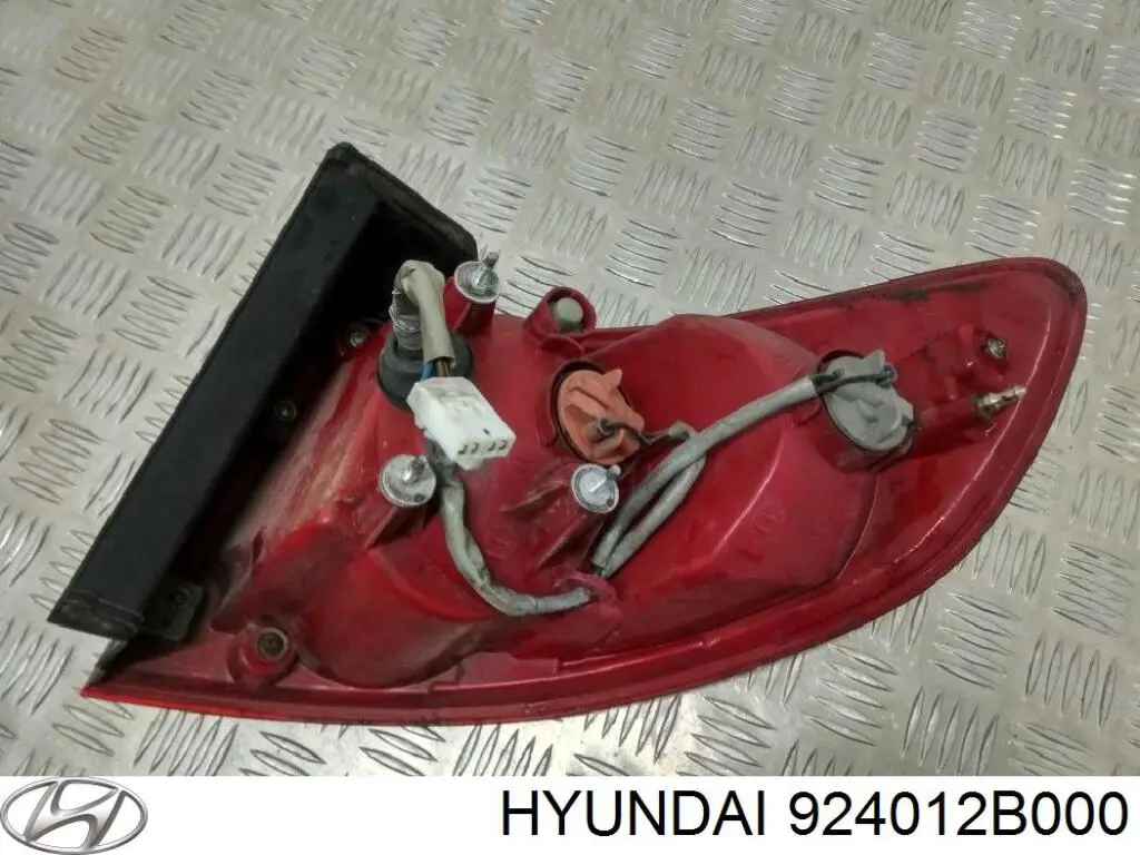 Comprar 924102B000 Hyundai/Kia Piloto trasero exterior izquierdo