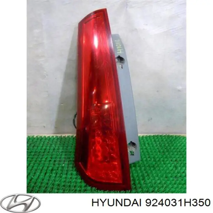 924031H350 Hyundai/Kia Piloto trasero izquierdo superior