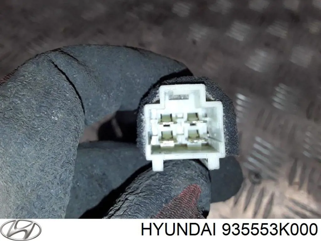 Botón de apertura de la tapa del depósito de combustible Hyundai/Kia 935553K000 precio, desde 39,20 EUR