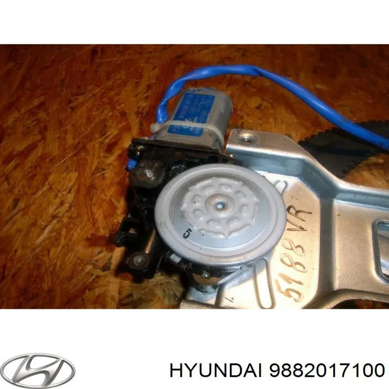 Motor del elevalunas de la puerta delantera derecha Hyundai/Kia 9882017100 precio, desde 55,18 EUR