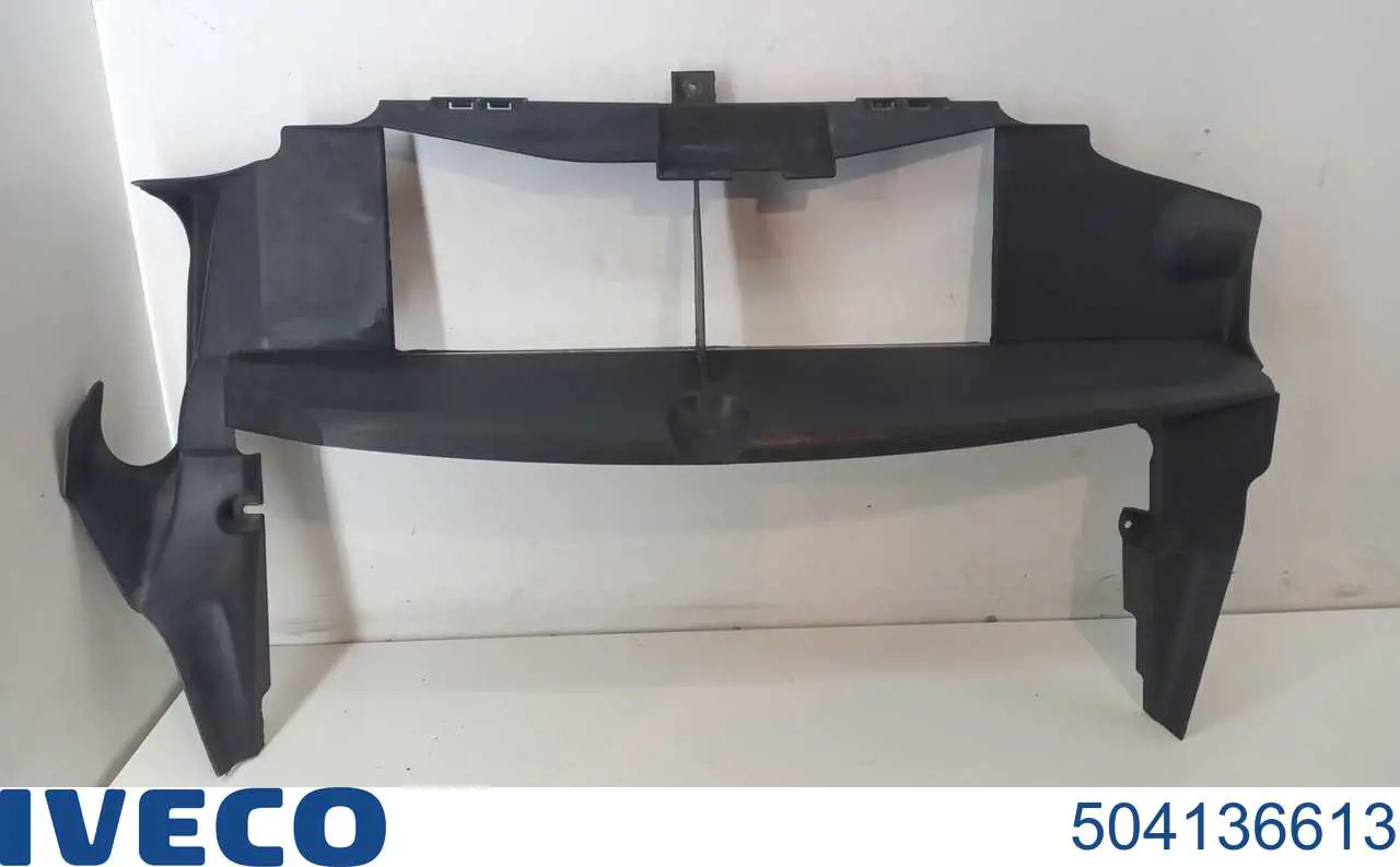 Soporte inferior del radiador (panel de montaje de faros) Iveco 504136613 precio, desde 11,92 EUR