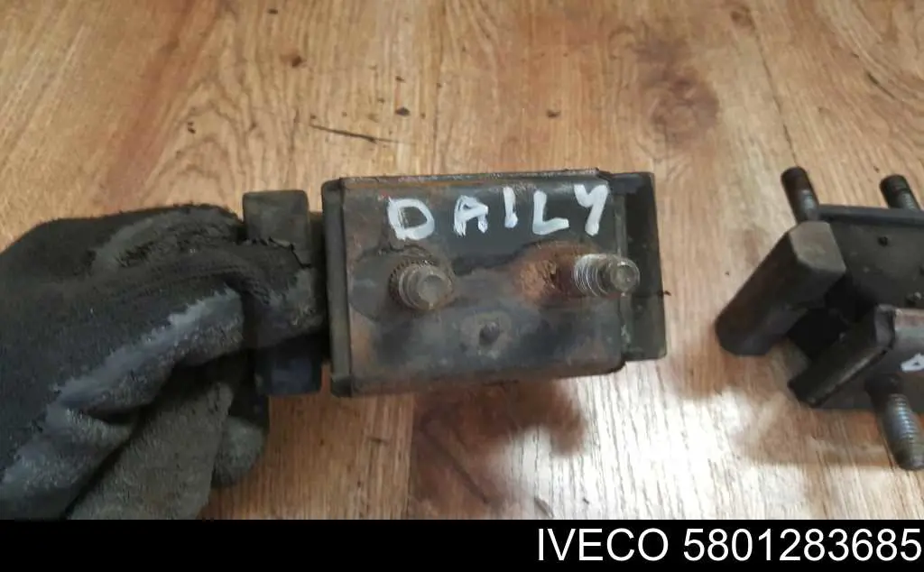 Soporte de motor, Izquierda / Derecha 5801283685 Iveco
