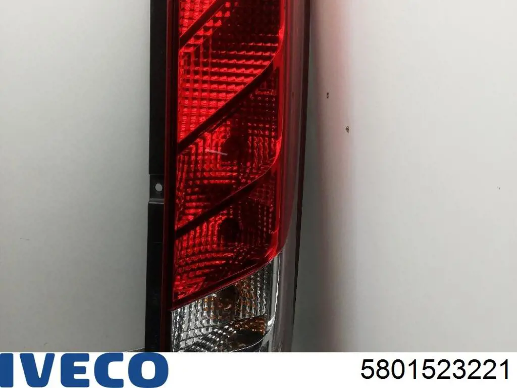 Piloto trasero derecho 5801523221 Iveco
