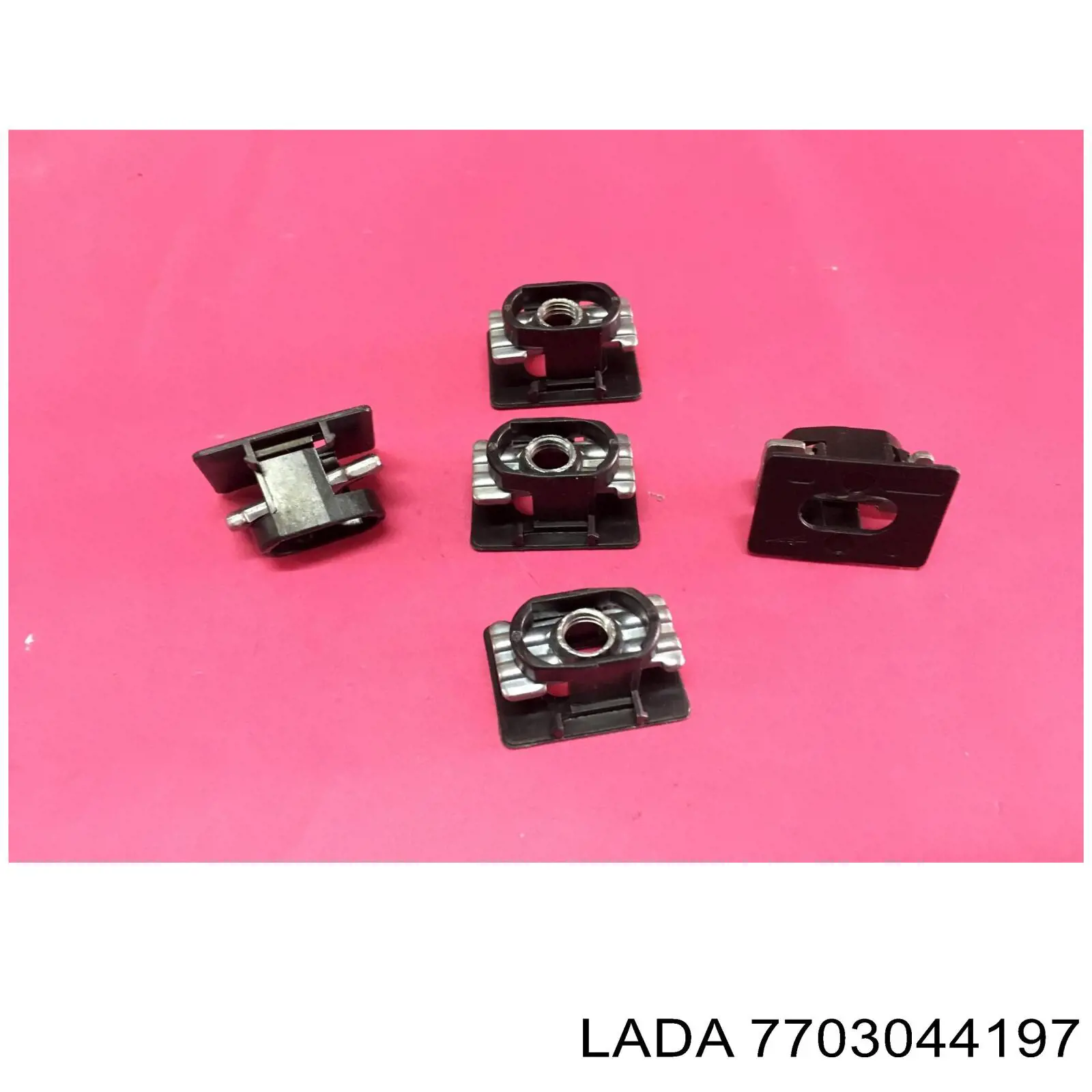 Tuerca remachable para tornillo autorroscante 7703044197 Lada