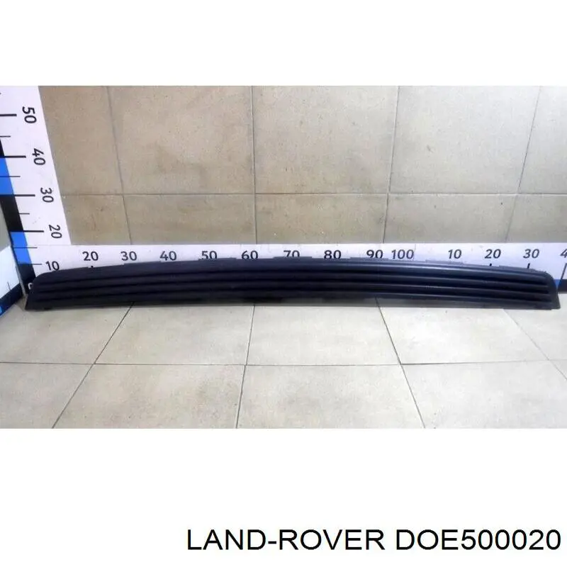 DOE500020 Land Rover listón protector, parachoques trasero superior (estribo)