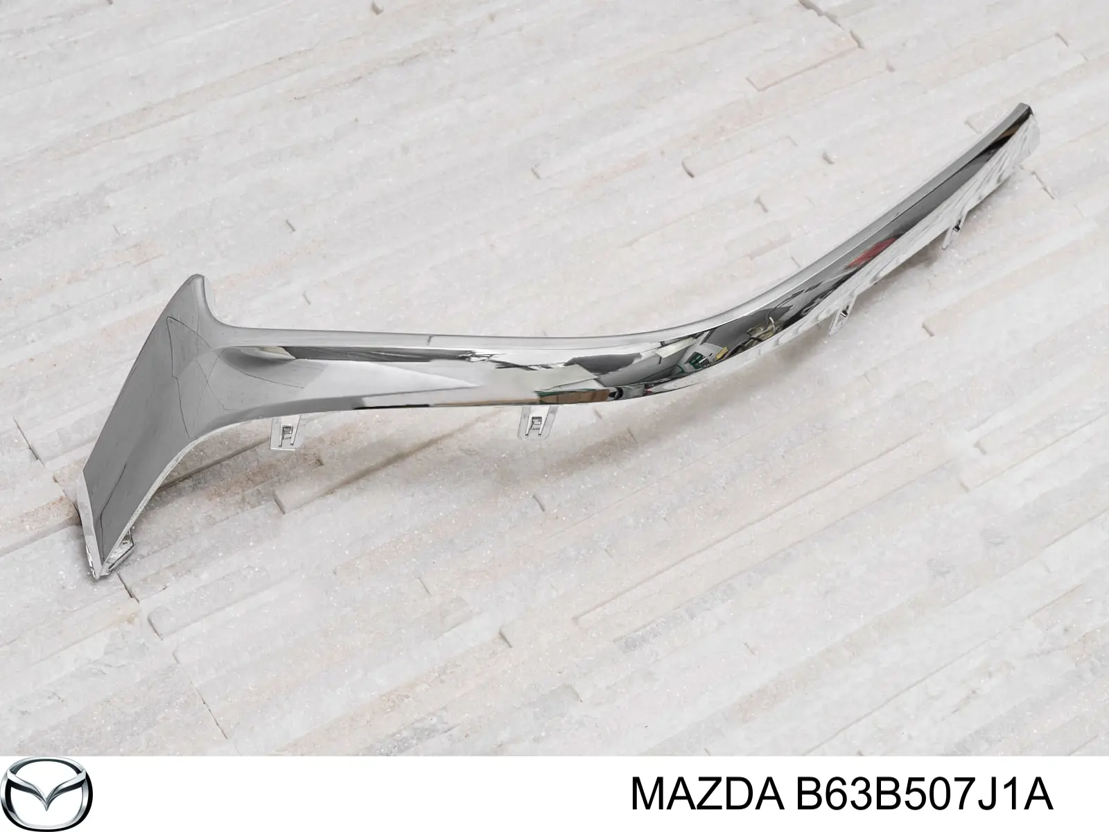 Comprar B63B507J1A Mazda Moldura derecha de la parrilla del radiador