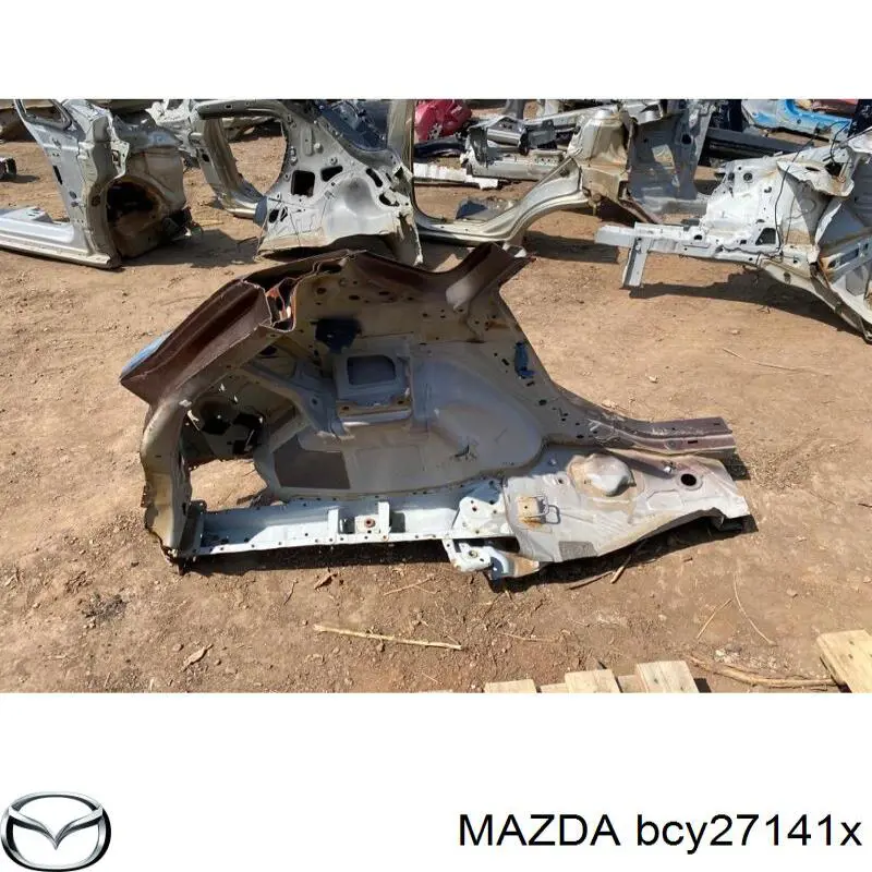 BCY27141X Mazda guardabarros trasero izquierdo