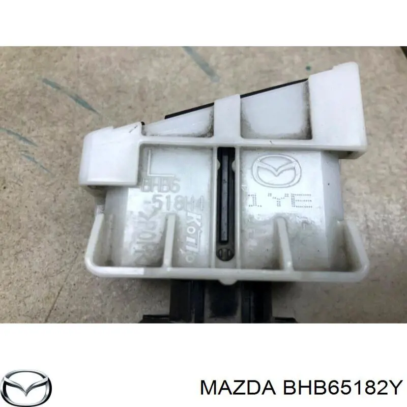 Soporte boquilla lavafaros cilindro (cilindro levantamiento) para Mazda 3 (BL)