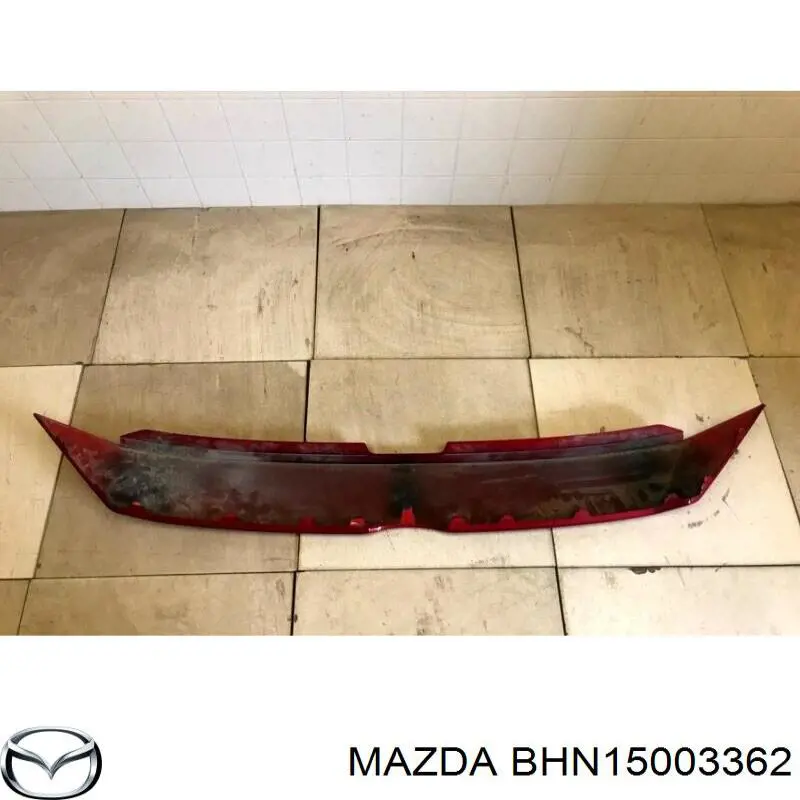 BHN15003362 Mazda moldura de rejilla parachoques delantero superior