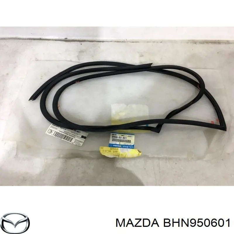BHN950601 Mazda moldura de parabrisas