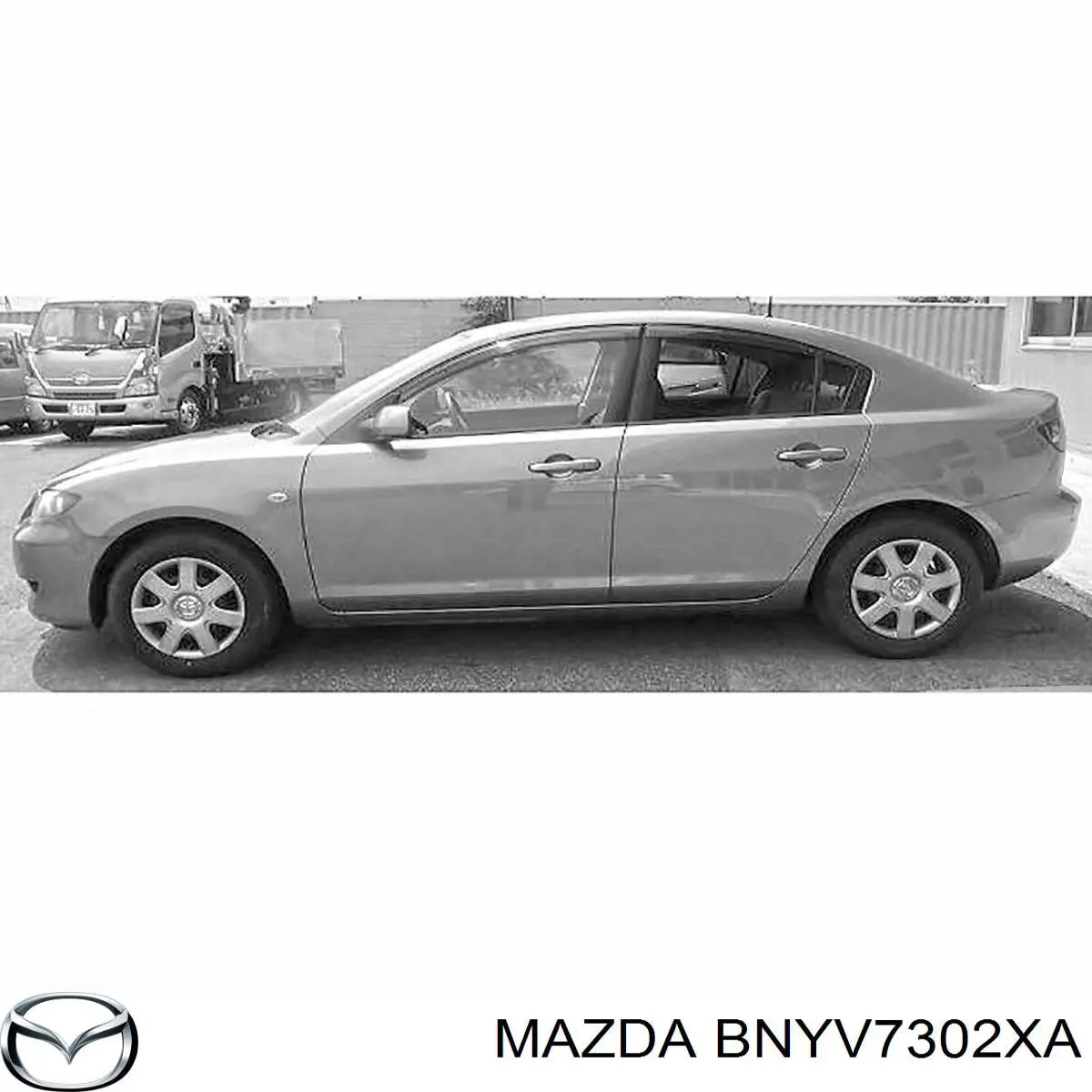 BNYV7302XA Mazda Puerta trasera izquierda