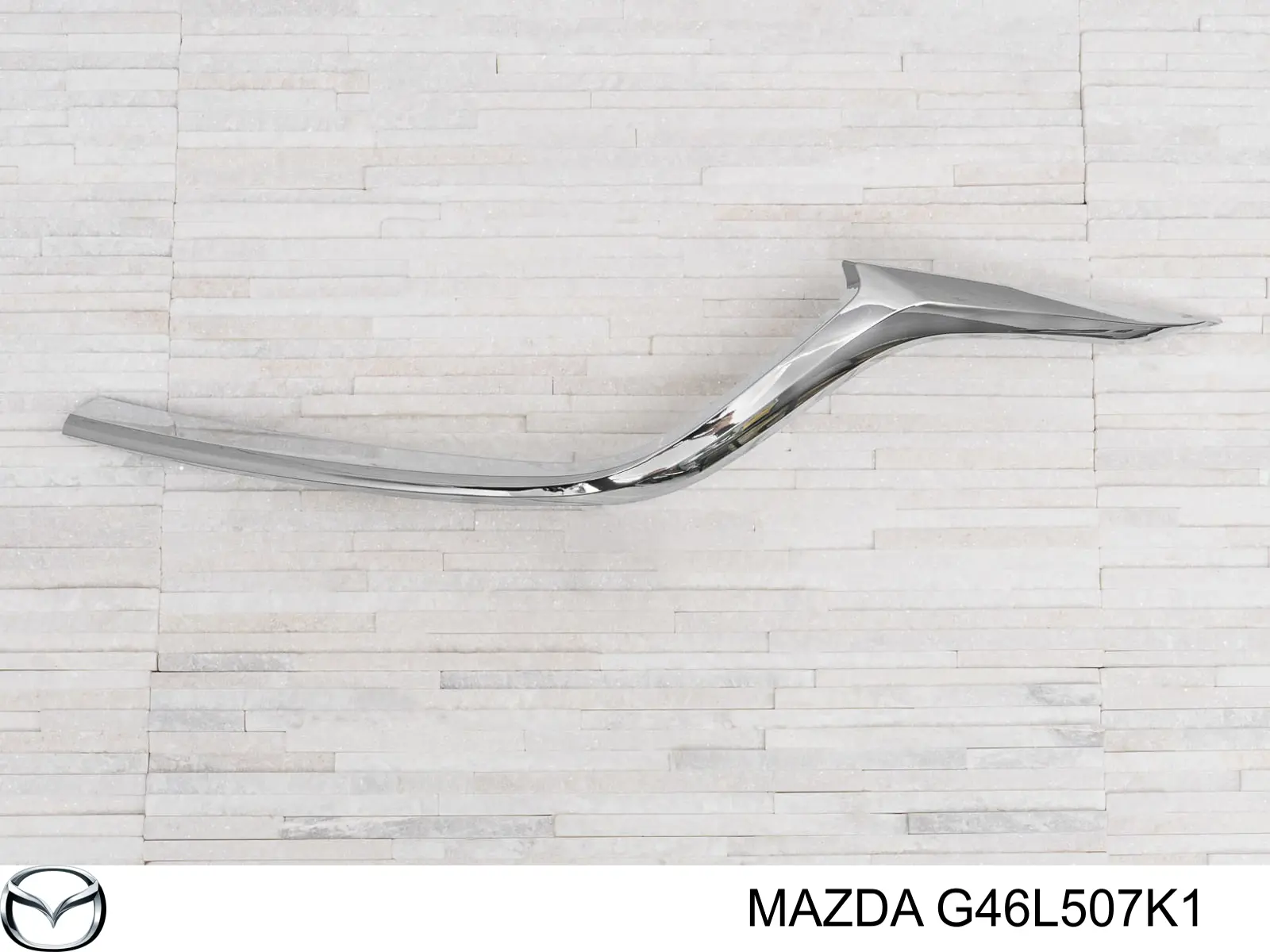 Moldura izquierda de la parrilla del radiador G46L507K1 Mazda