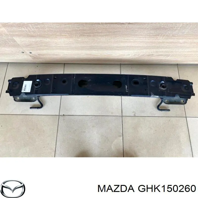 GHK150260 Mazda refuerzo parachoques trasero